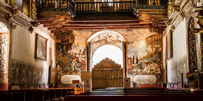 Decoración de Iglesia de San Pedro Apóstol de Andahuaylillas