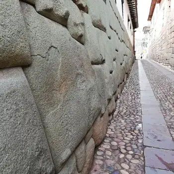 Piedra de los 12 Ángulos