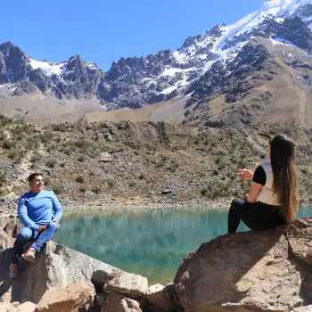 Pareja en la Laguna Humantay