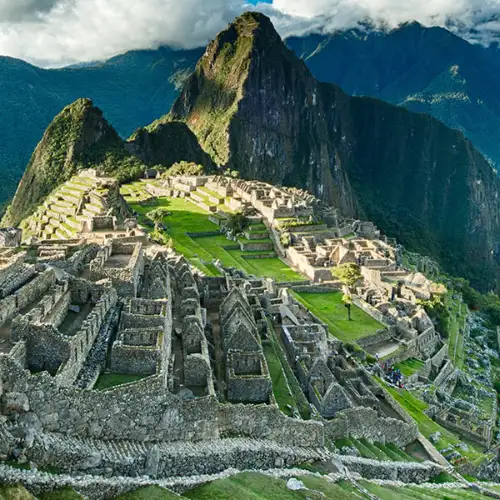 Imponente cidadela inca de Machu Picchu